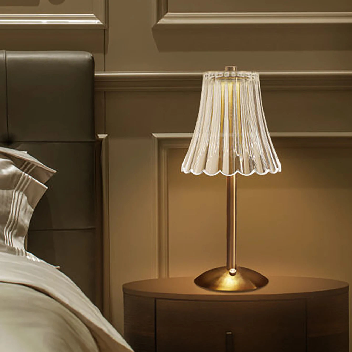 Table lamp bedroom, bedside lamp light luxury diamond crystal lamp high-end atmosphere lamp charging touch small night lamp